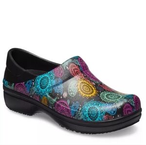 CROCS NERIA PRO II GRAPHIC SLIP-ON CLOGS. SIZE WOMEN'S 10.